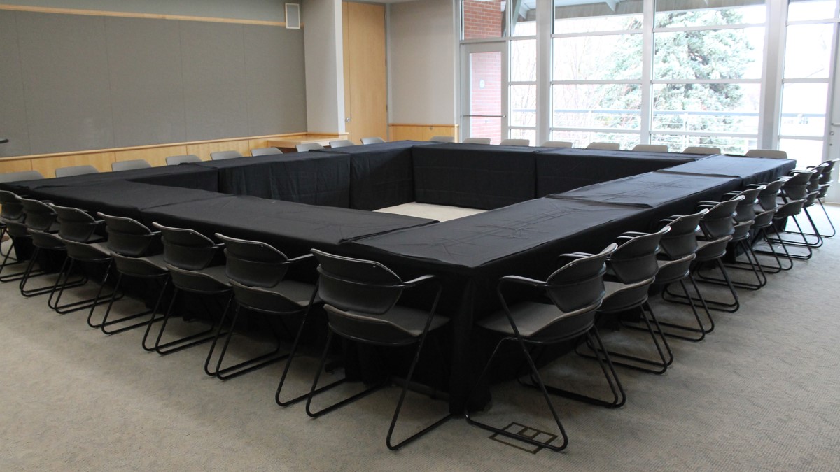 Aurora room in Hollow Boardroom configuration