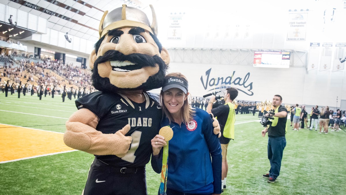 Joe Vandal with Kirstin Armstrong in the ASUI Kibbie Activity Center